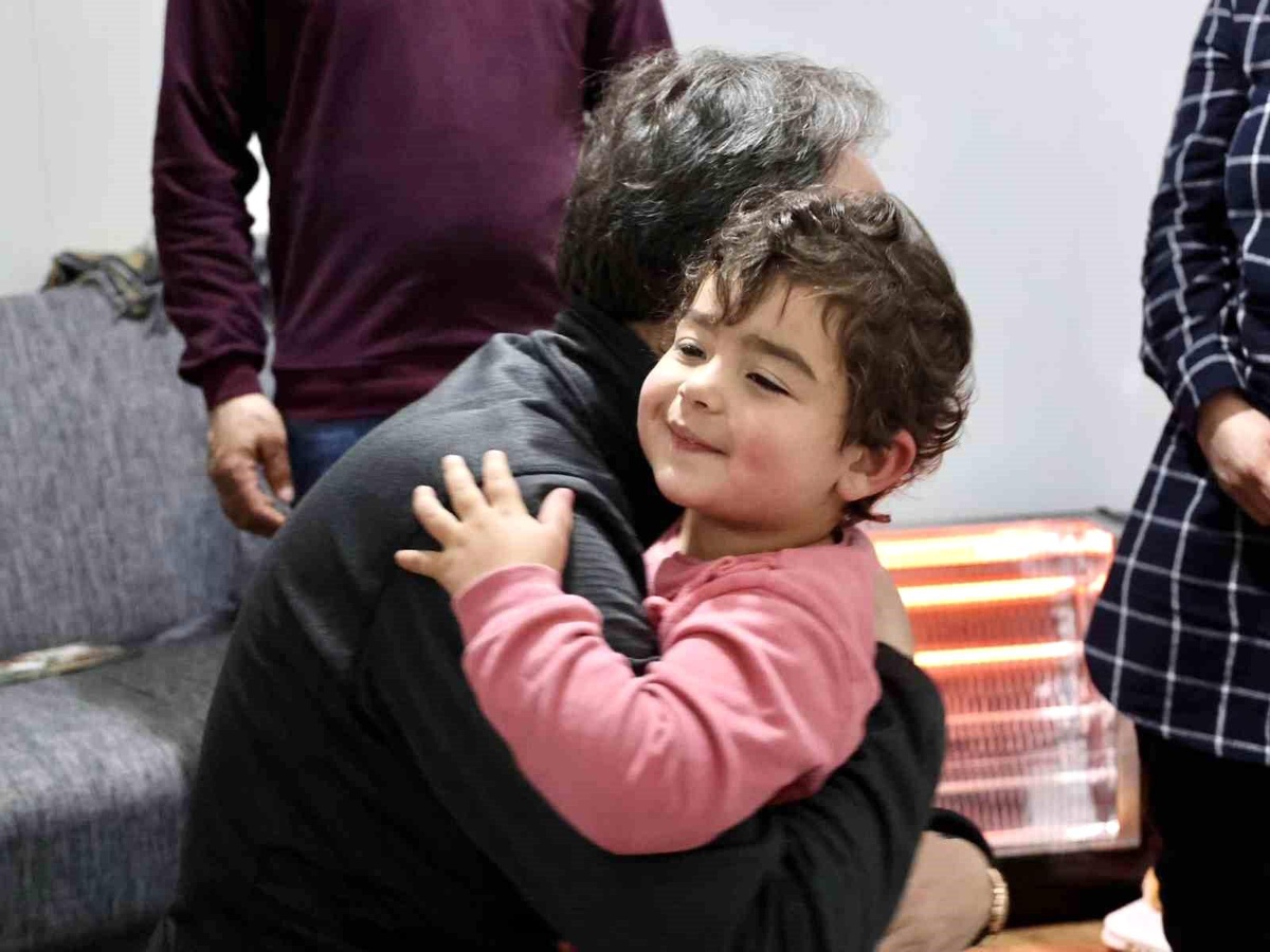Vali Kızılkaya yeni kurulan konteyner kentte vatandaşlar ile buluştu