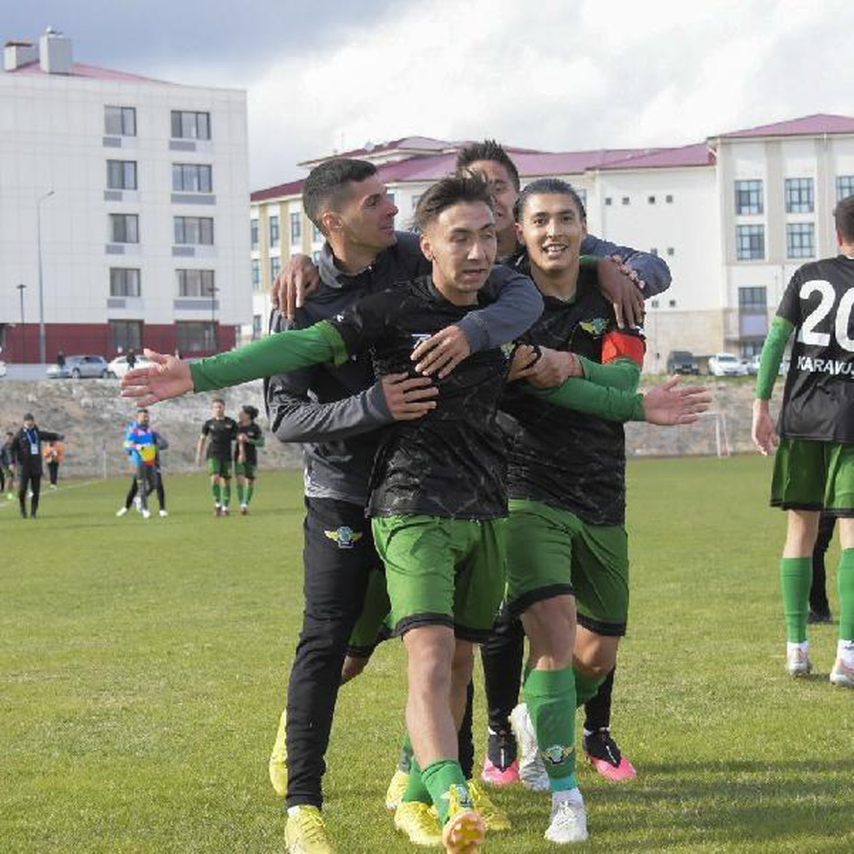 Akhisarspor Niğde Anadolu FK\'yı geriden gelerek mağlup etti