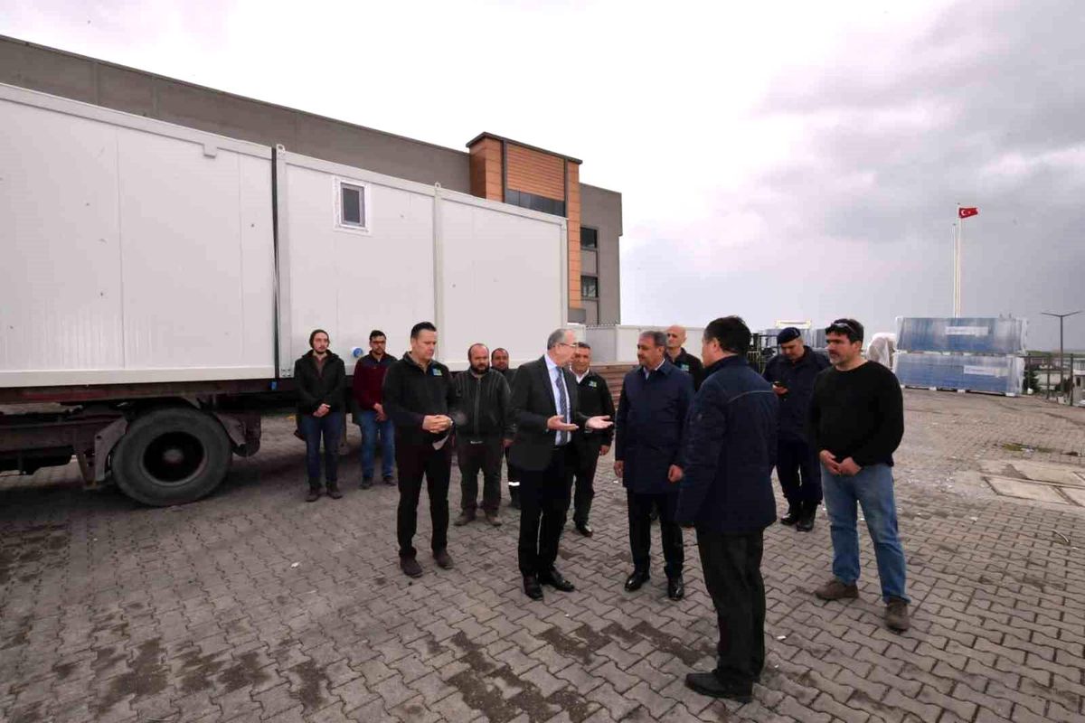 Balıkesir'den deprem bölgesine 44 konteyner ev