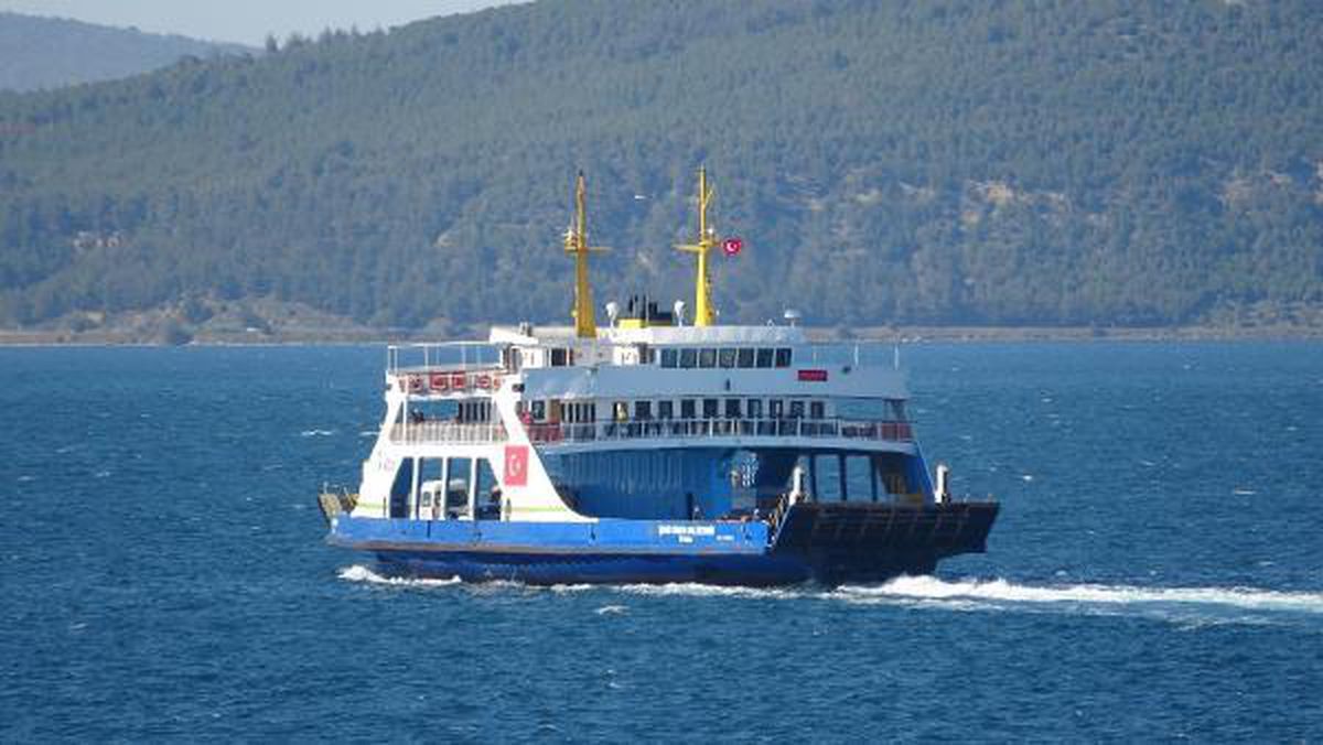 Bozcaada ve Gökçeada\'da Fırtına Nedeniyle Feribot Seferleri İptal Edildi