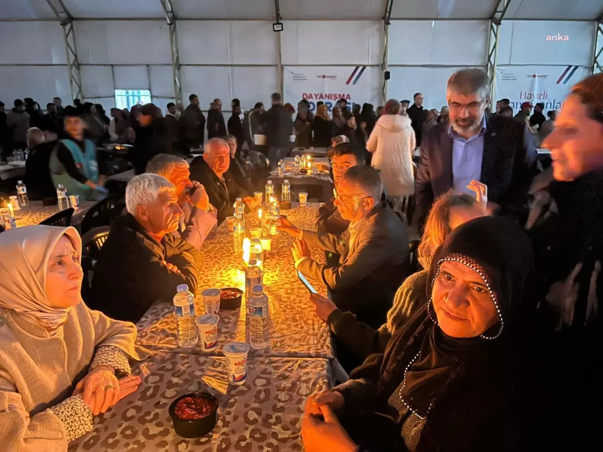 Davutoğlu: "Bu Akşam Adıyaman\'da Parti Yöneticilerimiz ile İl Teşkilatımızın Düzenlediği İftar Programında Ne İlginç Ki Elektrik Kesintisi Yaşandı.