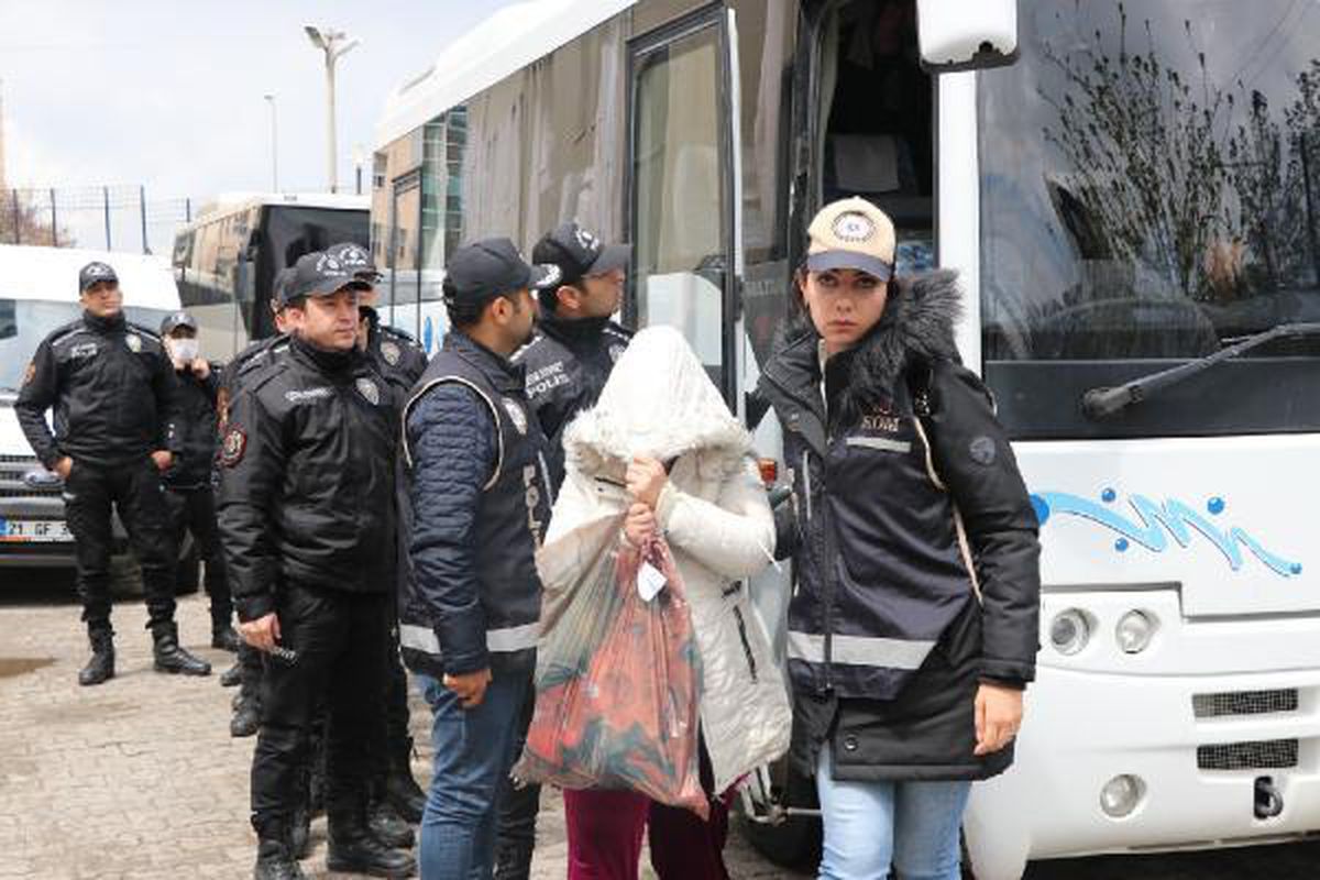 LİDERİNİN KENDİNİ TERZİ\' DİYE TANITTIĞI SUÇ ÖRGÜTÜNE \'MAKAS\' OPERASYONUNUN ŞÜPHELİLERİ ADLİYEDE