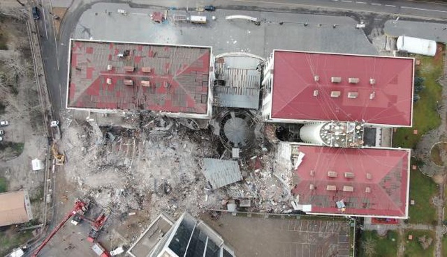 89 kişiye mezar olan Galeria Sitesi müteahhidi tutuklandı! Kendini bu sözlerle savundu 89 kişiye mezar olan Galeria Sitesi müteahhidi tutuklandı! Kendini bu sözlerle savundu