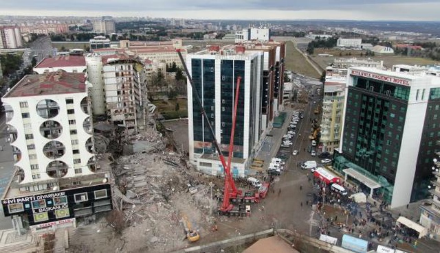 89 kişiye mezar olan Galeria Sitesi müteahhidi tutuklandı! Kendini bu sözlerle savundu 89 kişiye mezar olan Galeria Sitesi müteahhidi tutuklandı! Kendini bu sözlerle savundu