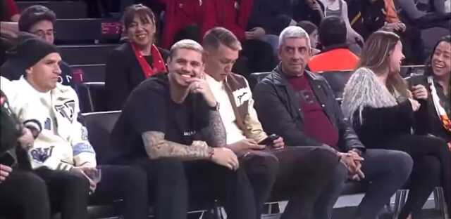 Galatasaray'ın basketbol maçına giden Icardi, tribünden duydukları sonrası kahkahalara boğuldu