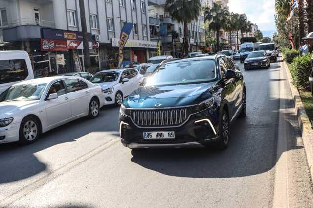 Hazine ve Maliye Bakanı Nebati, Togg'u kullanarak Adana'dan Mersin'e gitti