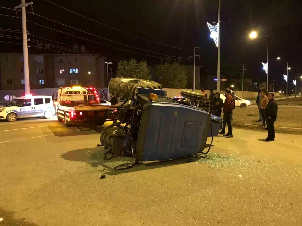 Iğdır\'da otomobil traktöre çarptı: 6 yaralı