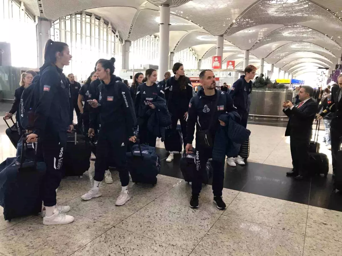 Igor Gorgonzola Novara, İtalya\'ya döndü