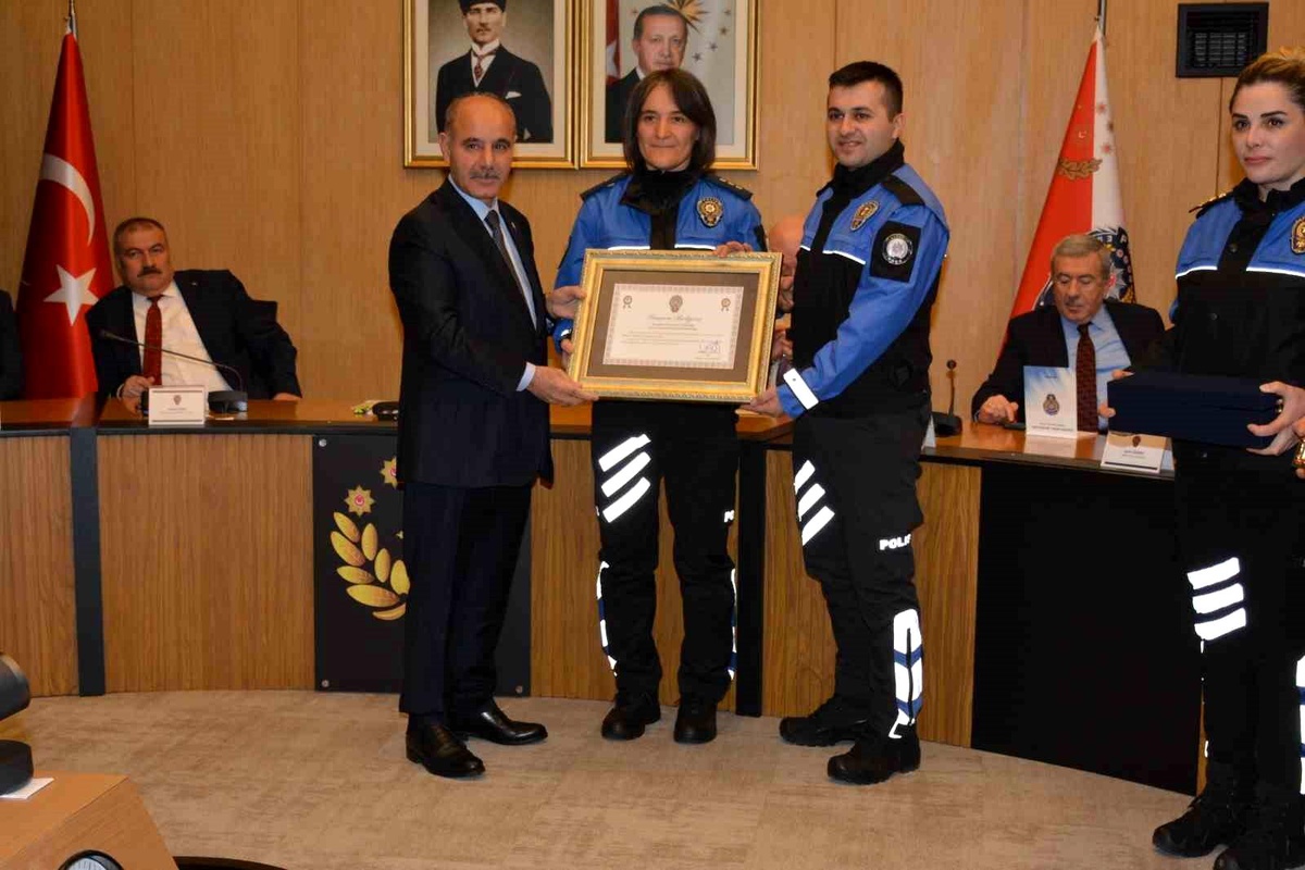 Karabük polisinin "Demir Şehrin Cevher Çocukları" projesine ödül