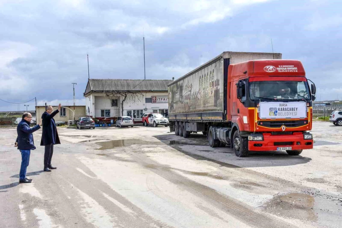 Karacabey\'den deprem bölgelerine yardım tırları gitmeye devam ediyor