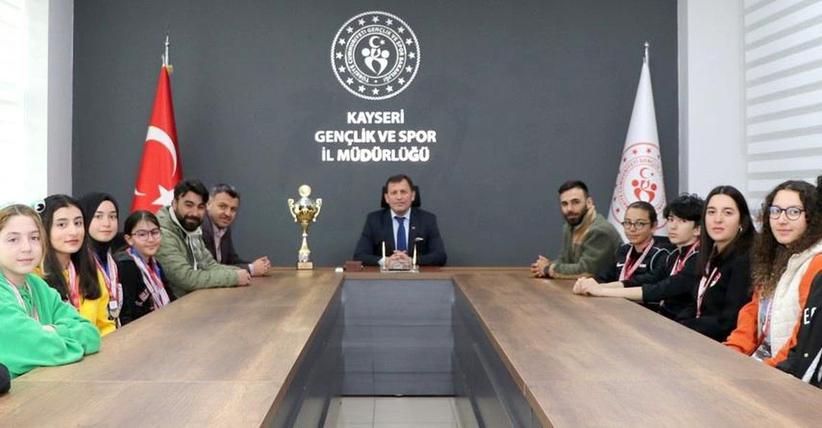 Kayseri Snowboard takımı madalyaları topladı