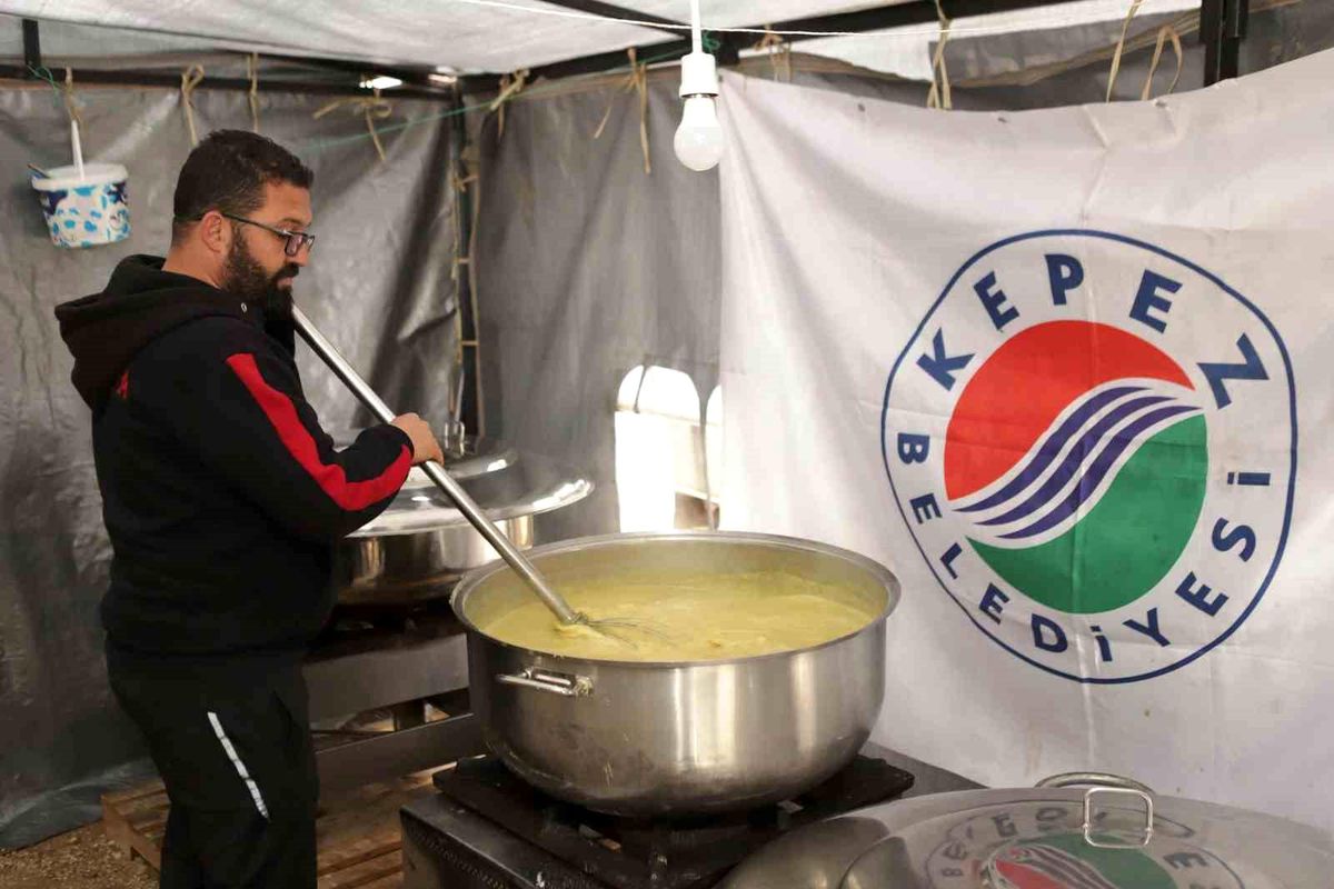 Kepez'in sahra mutfağı deprem bölgesinden ayrılmadı