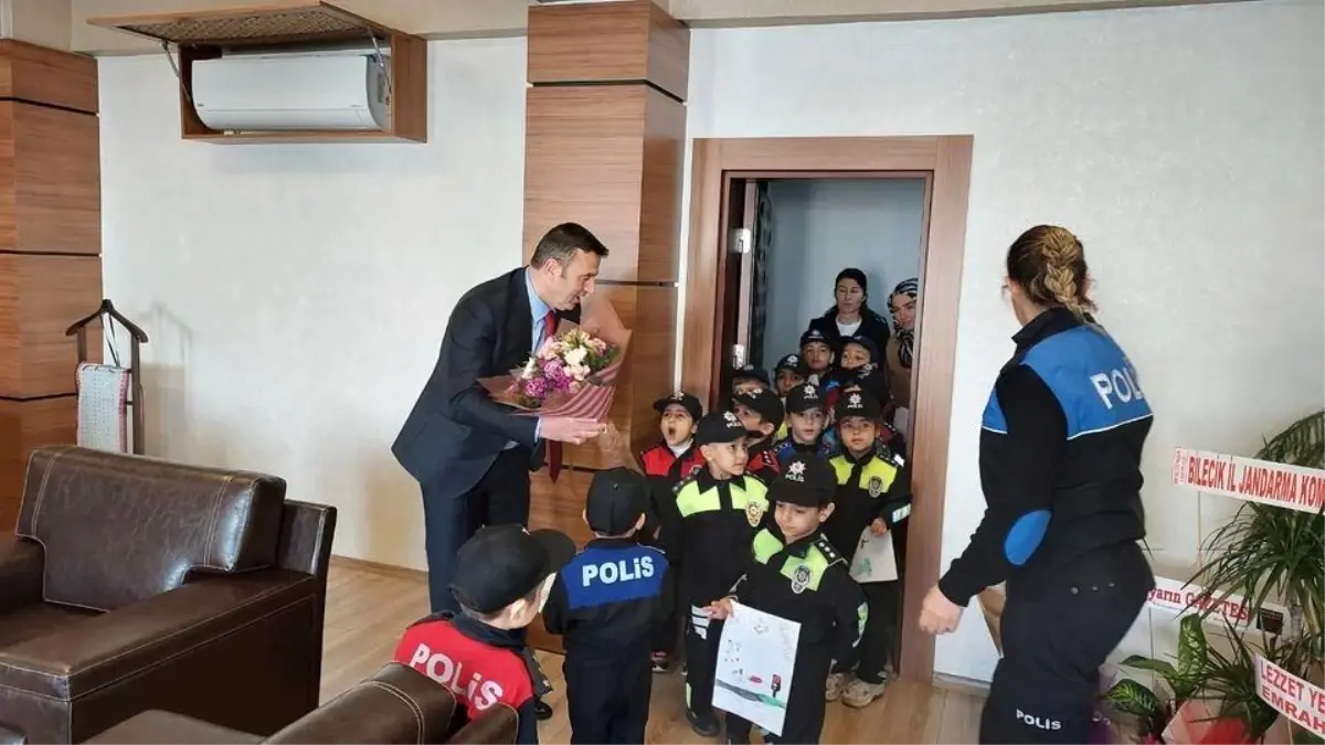 Kur\'an Kursu miniklerinden polis amcalarına ziyaret
