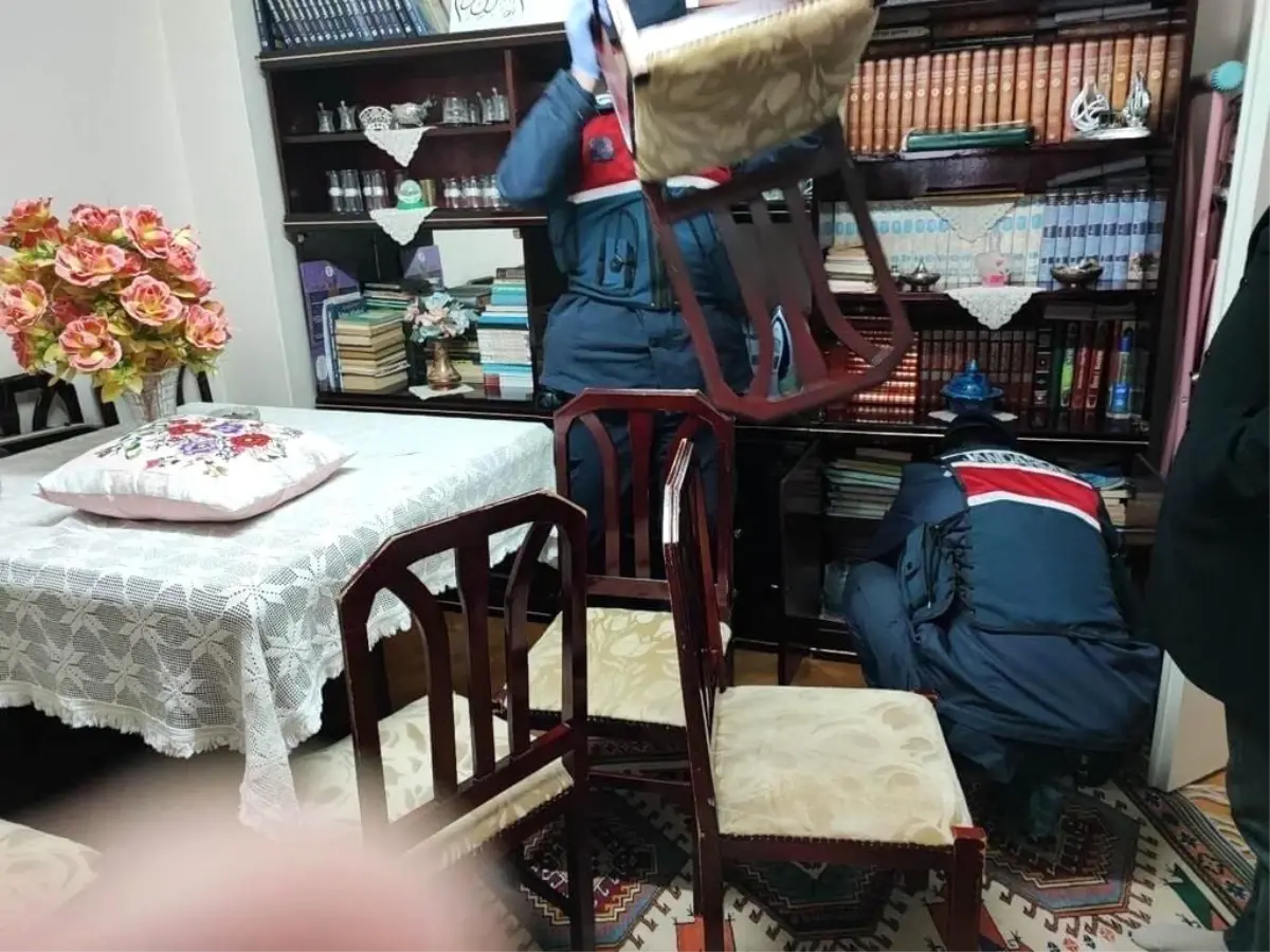 Plastik kovadan uyuşturucu çıktı