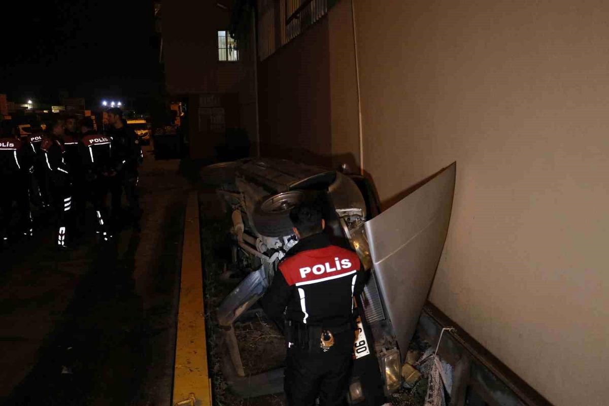 Polisin 'dur' ihtarına uymadı, kaçmaya başlayan alkollü sürücü kaza yaptı