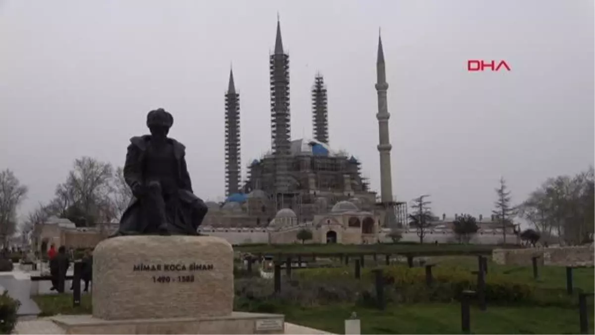 RESTORASYONDAKİ SELİMİYE CAMİİ\'NİN \'KAPALI\' SANILMASI ZİYARETÇİ SAYISINI DÜŞÜRDÜ