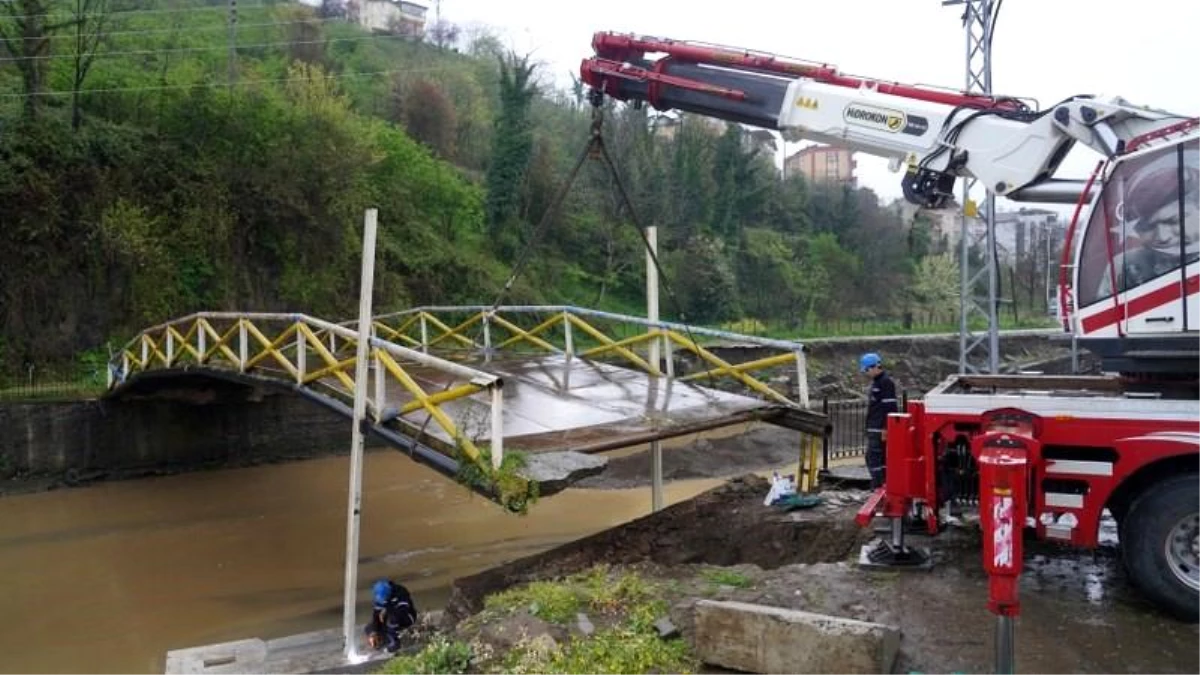 Selden hasar gören Yalıköy Deresi Köprüsü onarılıyor