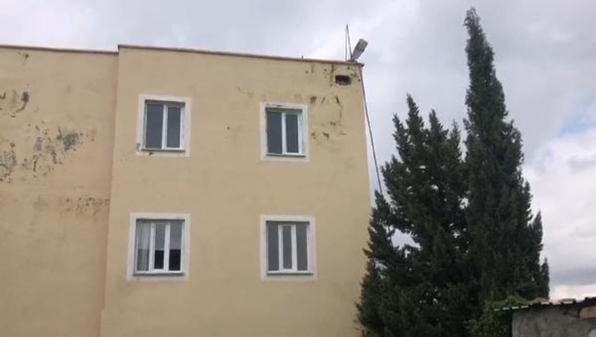 Siirt'te yıldırım düşmesi sonucu bina çatladı