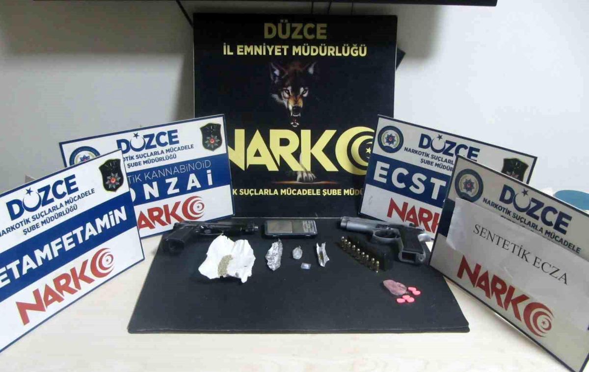 Şüpheli araçtan uyuşturucu çıktı