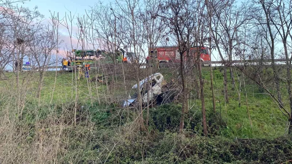 TEM Otoyolu'nda kontrolden çıkan otomobil şarampole yuvarlandı: 1 ölü