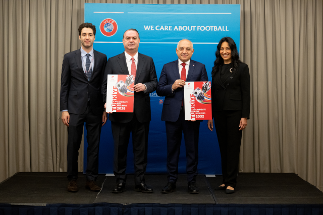 TFF, Avrupa Şampiyonası için adaylık dosyasını UEFA'ya sundu! İzmir ve Vodafone Park listede yok