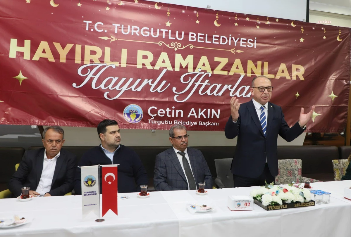 Turgutlu Belediye Başkanı Akın ve Muhtarlar İftarda Buluştu
