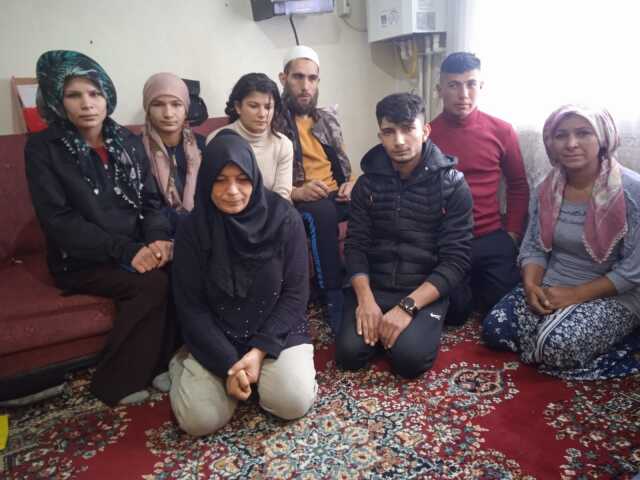 Yıllardır hayalet gibi yaşayan ailenin kimliklerinin çıkarılması için resmi adımlar atıldı Yıllardır hayalet gibi yaşayan ailenin kimliklerinin çıkarılması için resmi adımlar atıldı