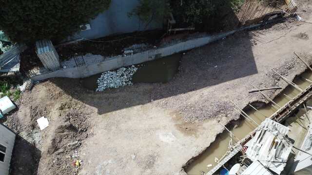 4 yaşındaki çocuğun cansız bedeni, inşaattaki su dolu çukurda bulundu! Aile şikayetçi oldu 4 yaşındaki çocuğun cansız bedeni, inşaattaki su dolu çukurda bulundu! Aile şikayetçi oldu