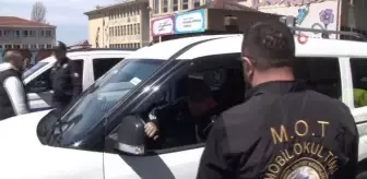 Ataşehir'de polislerden sıkı okul denetimi