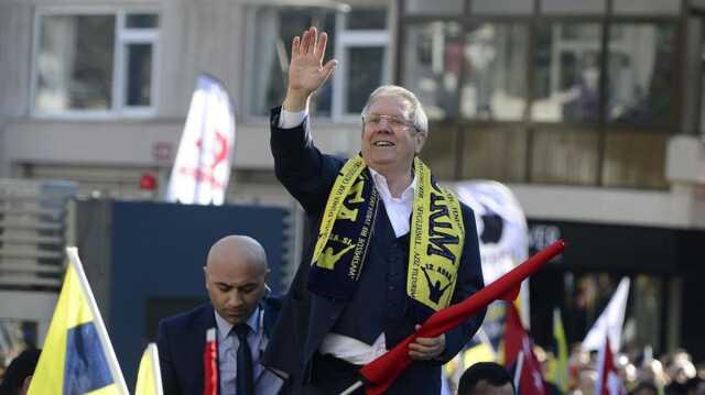 Aziz Yıldırım'dan şampiyonluk mücadelesi veren Kocaelispor'a çılgın jest! Servet değerindeki faizi sildi