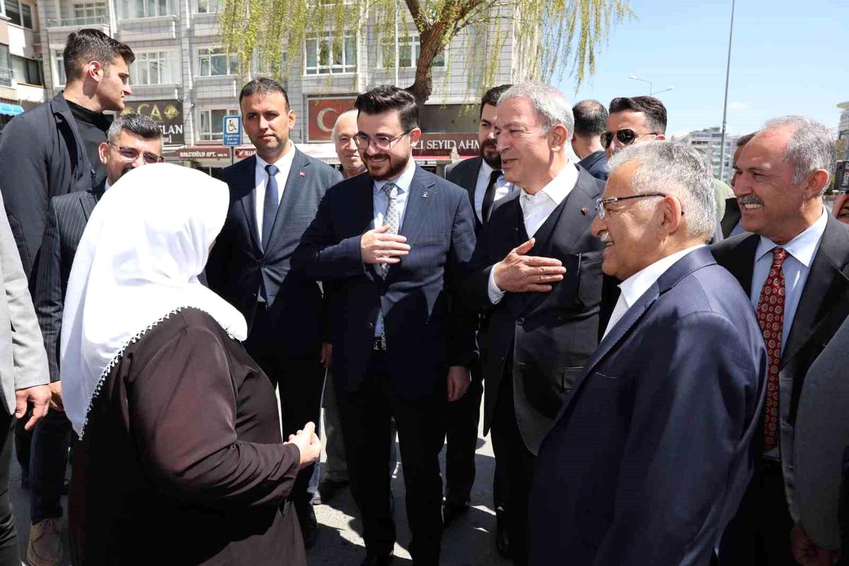 Bakan Akar ile Başkan Büyükkılıç\'tan esnaf ziyareti