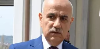 Bakan Kirişci, Cuma namazı çıkışı orman gönüllüsü çocuklara satranç takımı ve fidan dağıttı