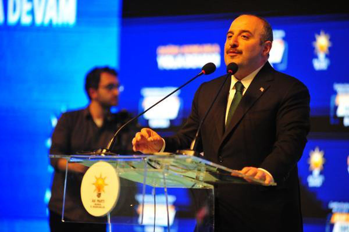 Bakan Varank: Türkiye, bugün yaşanan devrimlere öncülük ediyor