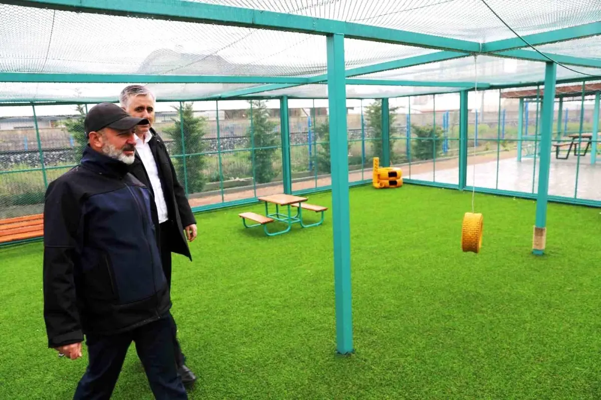 Başkan Çolakbayrakdar; \'Küçük Dostlar Kasabası\'nı İnceledi
