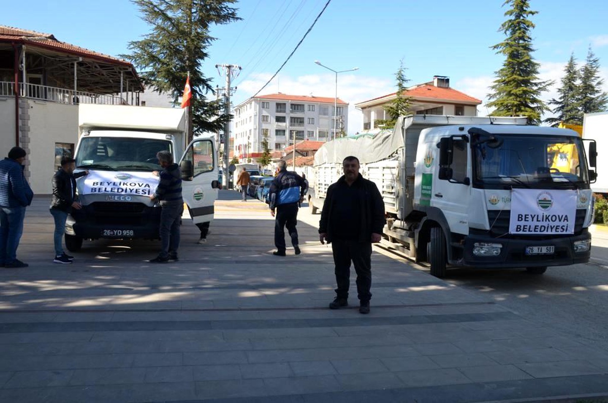Beylikova Belediyesi\'nden deprem bölgesine Ramazan kolisi ve bayramlık kıyafet