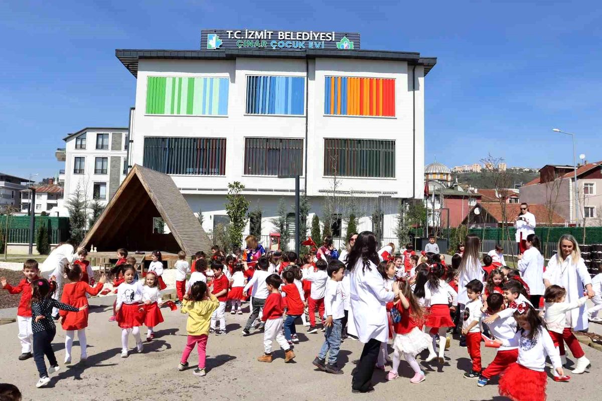 Çınar Çocuk Evi'nde erken 23 Nisan coşkusu