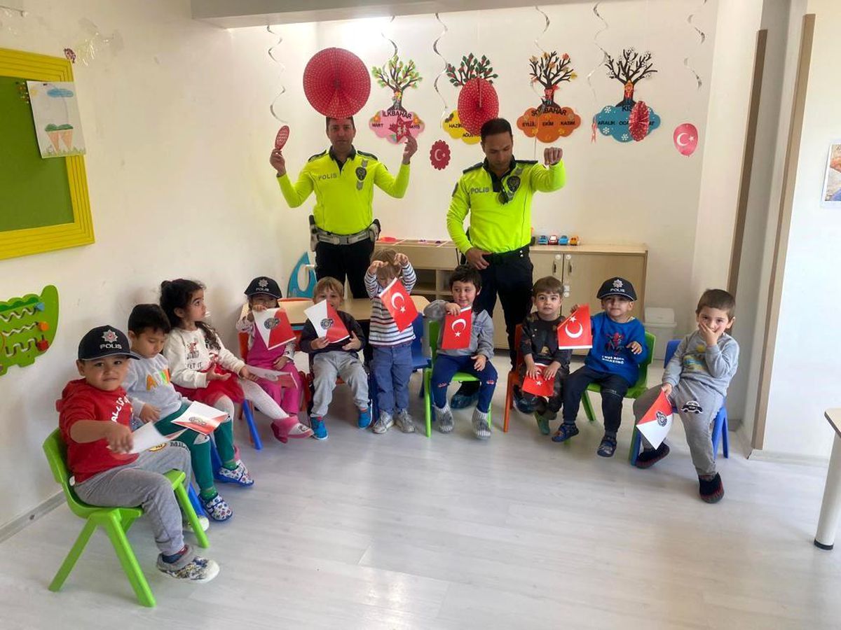 Datça\'da polis haftası çocuklarla beraber kutlandı