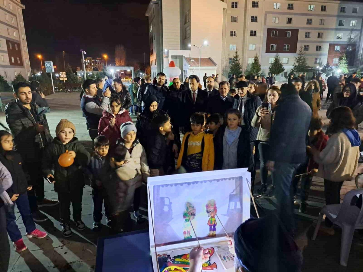 Depremzedeler "Ramazan Sokağı"nda eğlendi