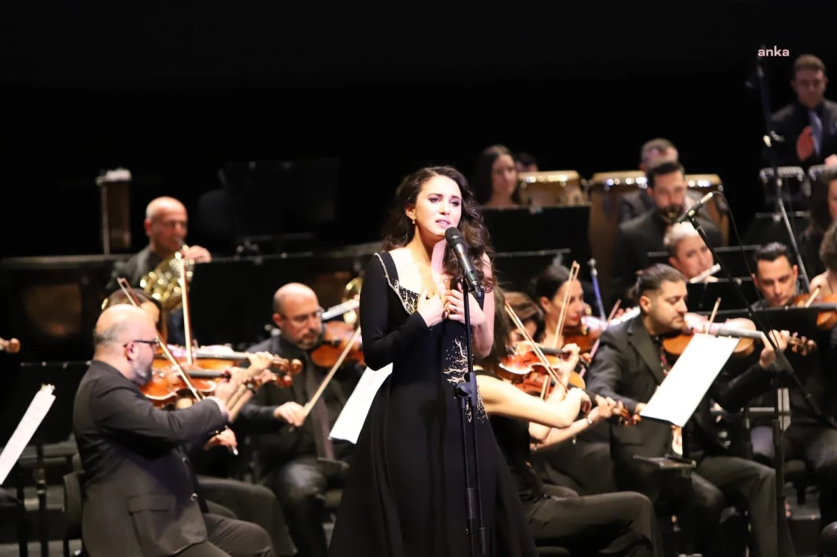 Eskişehir Büyükşehir Senfoni Orkestrası Sahneyi Karsu\'yla Paylaştı