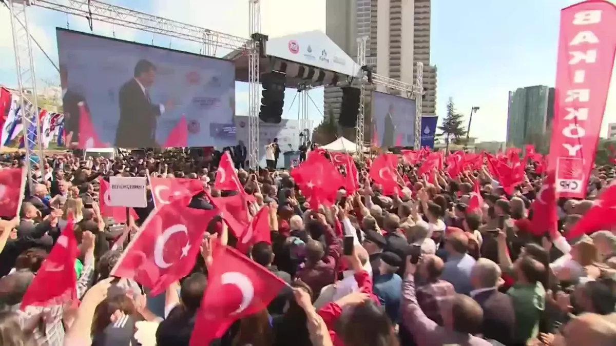 İmamoğlu\'ndan \'Kaçak Kafe\' Tepkisi: "Polisimizi Bu Görüntüye Mahkum Eden Herkesi Kınıyorum"