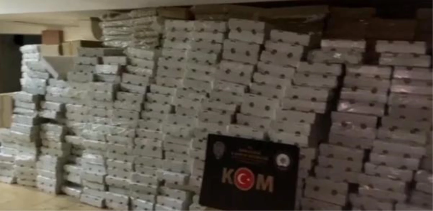 İzmir\'de Sigara Kaçakçılığı Operasyonu: 5 Milyon Sigara Ele Geçirildi