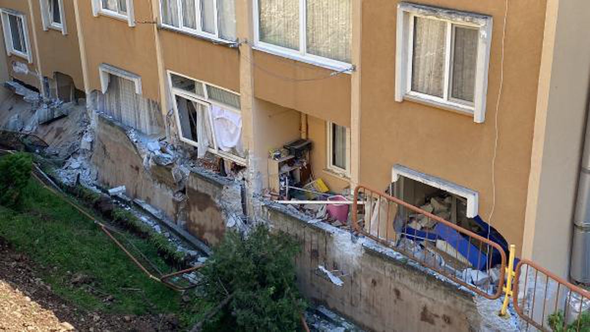 İZMİT\'teki İstinat Duvarı Çökmesi Sonrası 4 Apartman Mühürlendi