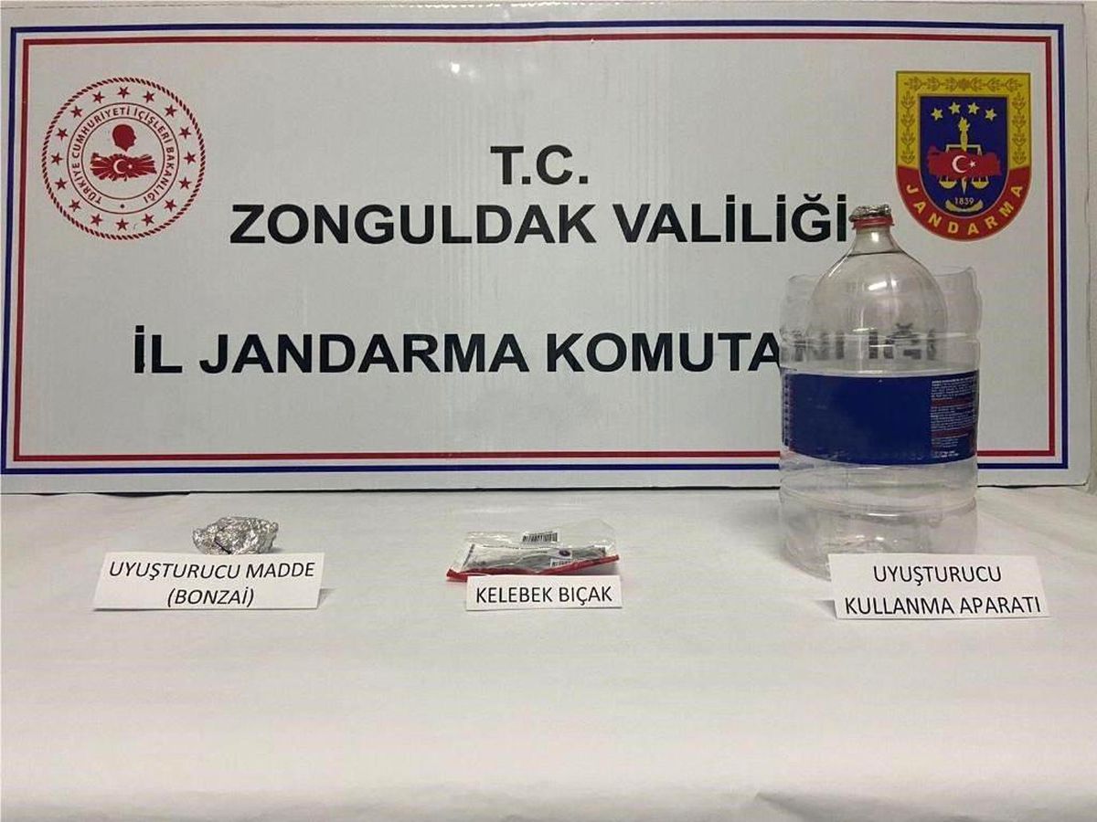 Jandarma araç aramasında 4 şahısı yakaladı