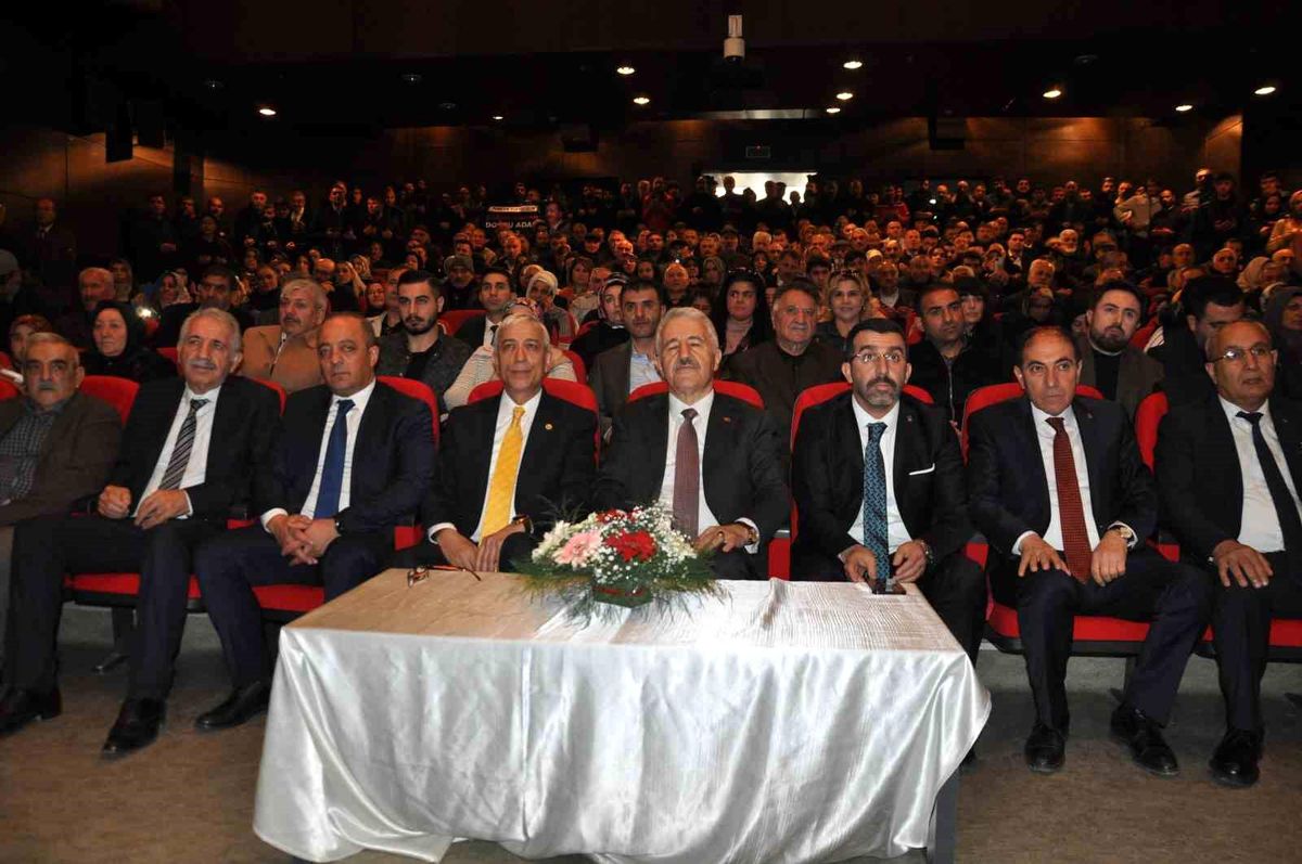 Kars'ta AK Parti gövde gösterisi yaptı