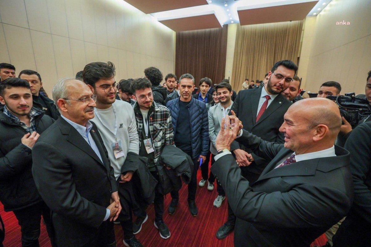 Kılıçdaroğlu\'ndan Gençlere: "Değişim Senin Elinde Genç Arkadaşım. Bu Ülkeye Zenginliği, Özgürlüğü ve Yaşama Sevincini En Çok da Senin İçin Geri...