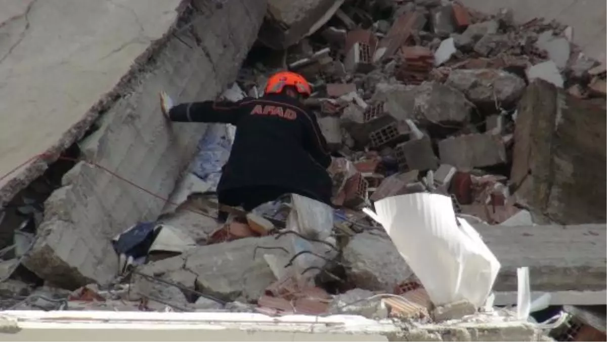 Kilis'te çöken apartman enkazında arama çalışması başlatıldı