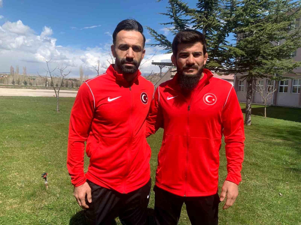 Milli güreşçiler Soner Demirtaş ve Servet Coşkun, Avrupa\'da mindere çıkmaya hazır