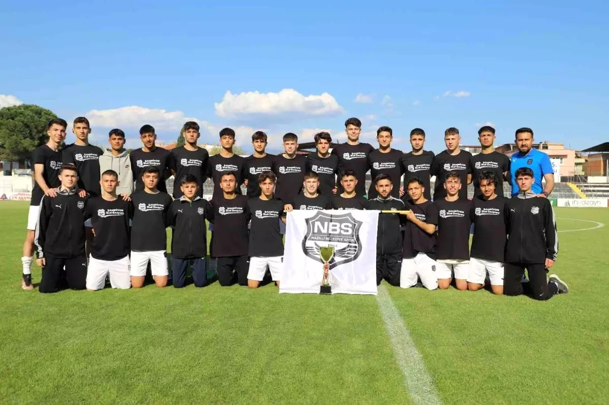 Nazilli Belediyespor U-17 takımı şampiyon oldu