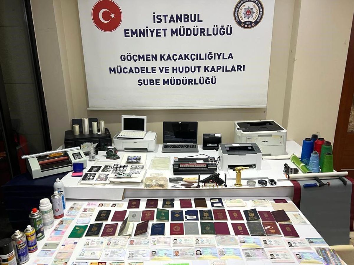 Sahte pasaport imal eden 5 şüpheli yakalandı