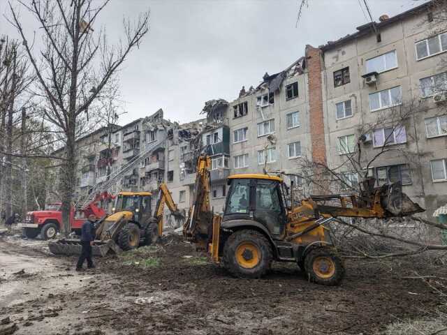 Ukrayna: Rusya'nın Slovyansk'a yönelik füze saldırılarında 5 kişi öldü, 15 kişi yaralandı Ukrayna: Rusya'nın Slovyansk'a yönelik füze saldırılarında 5 kişi öldü, 15 kişi yaralandı